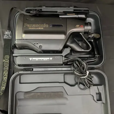 Panasonic OmniMovie AFx8 Video Camera | Model PV-704D | Carrying Case | Made in Japan