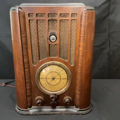 1937 Pilot Radio Model U-650 | Vintage Wood Cabinet Tube Radio | Untested