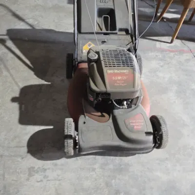 Yard Machines 5.5 HP 21" Mower with Mulcher / rear bagger - Needs minor repairs