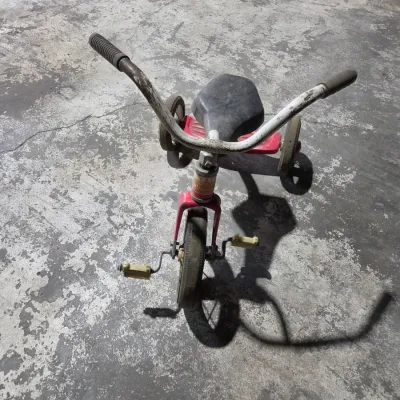 classic vintage metal Hedstrom children's tricycle 70's -80's