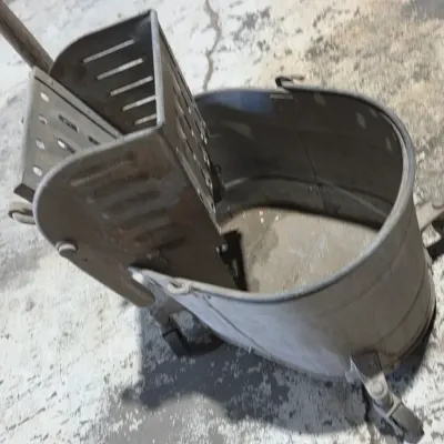 Steel Atlantic mop bucket with squeeze overhanging attachment
