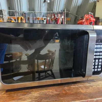Hamilton Beach microwave oven - Works!