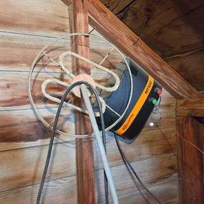 Gallagher electric fence charger M1100 - with a water trough heater