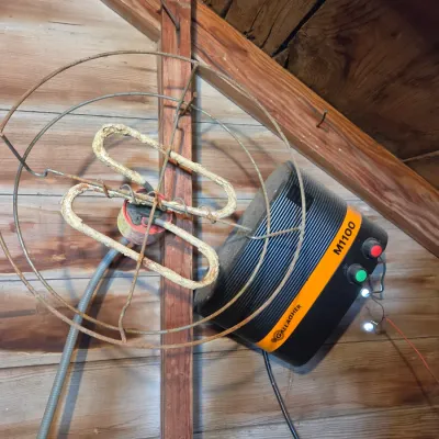 Gallagher electric fence charger M1100 - with a water trough heater
