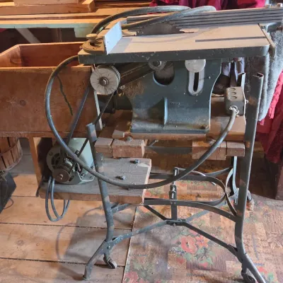 Vintage Sears Craftsman bench table saw