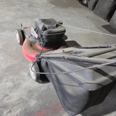 Yard Machines 5.5 HP 21" Mower with Mulcher / rear bagger - Needs minor repairs