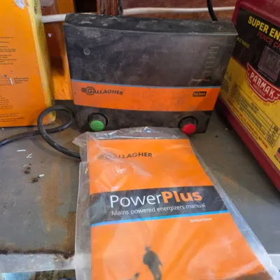 Gallagher Power plus M300 electric fence charger -