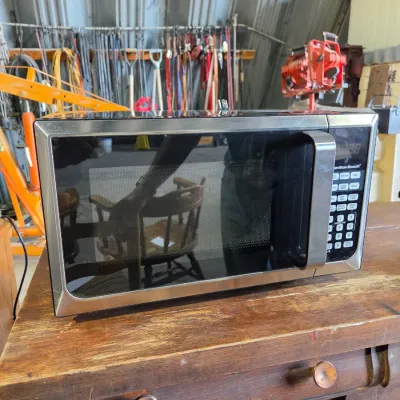 Hamilton Beach microwave oven - Works!