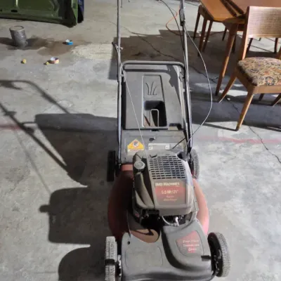 Yard Machines 5.5 HP 21" Mower with Mulcher / rear bagger - Needs minor repairs