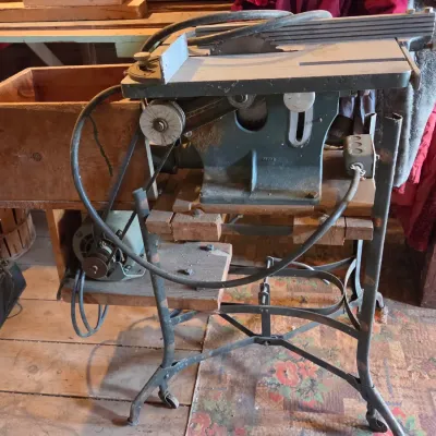 Vintage Sears Craftsman bench table saw