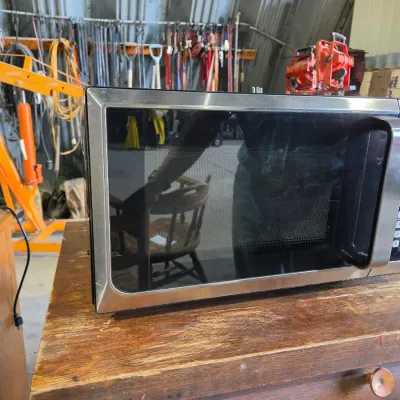 Hamilton Beach microwave oven - Works!