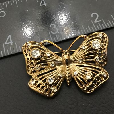 Vintage Rhinesrone Gold Tone Rhinestone Brooch