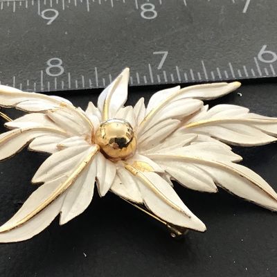 Park l’âne Vintage Gold toned White Enamel Floral spray Brooch