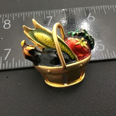Vintage Fall Harvest Basket . Excellent condition.