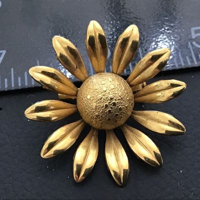 Sunflower Vintage Gold Tone Textured Brooch