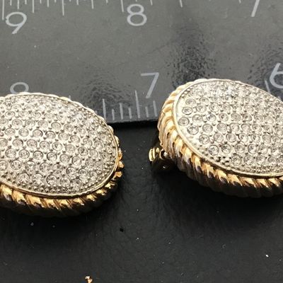 Beautiful pave set Rhinestone Fashion Clip on Earrings