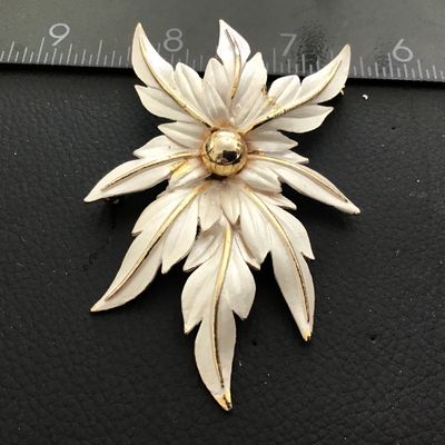Park l’âne Vintage Gold toned White Enamel Floral spray Brooch