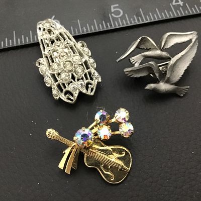 Vintage Pin Brooch Fur clip