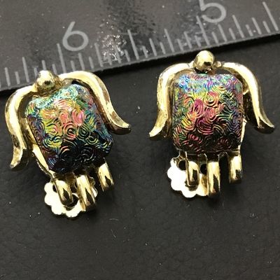 Beautiful, Gold Tone peacock Lava Glass clip ons Vintage