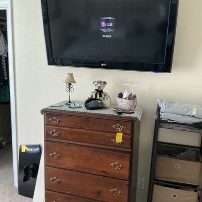 Sale Photo Thumbnail #31: Chest of drawers, LG TV, etc.