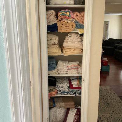 Sale Photo Thumbnail #52: Linens