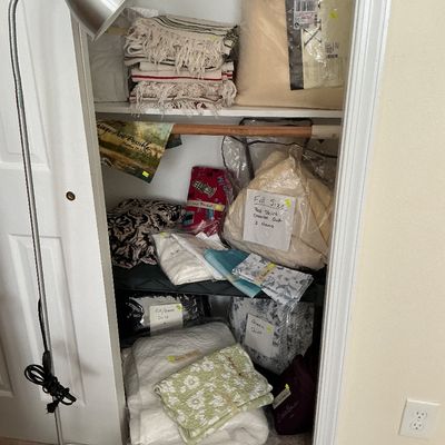 Sale Photo Thumbnail #43: Linens, etc.