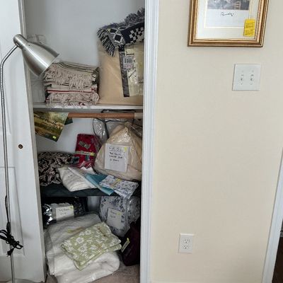 Sale Photo Thumbnail #44: Linens, etc.