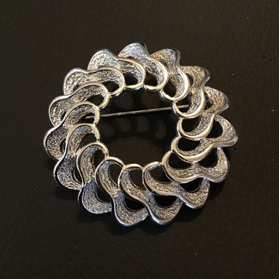 Vintage Sarah Coventry Silver-Tone Swirl Wreath Brooch Pin