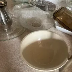 Sale Photo Thumbnail #22: Bowls, Pyrex and Servicing Plates