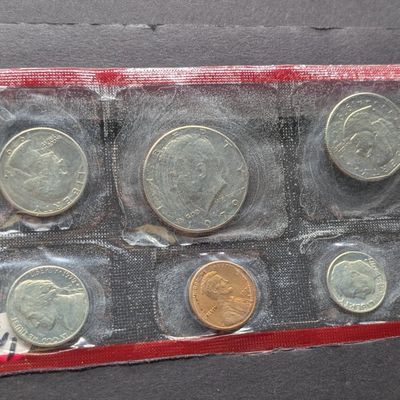 Sale Photo Thumbnail #82: 1979-D Only U.S. Uncirculated Mint Set with Susan B. Anthony Dollar, No Envelope