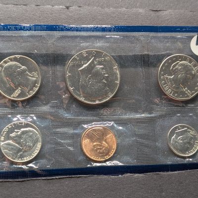 Sale Photo Thumbnail #88: 1981-P Only U.S. Uncirculated Mint Set with Susan B. Anthony Dollar, No Envelope