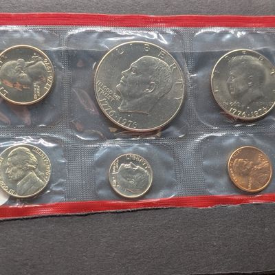 Sale Photo Thumbnail #70: 1976-D Only U.S. Uncirculated Bicentennial Mint Set, No Envelope