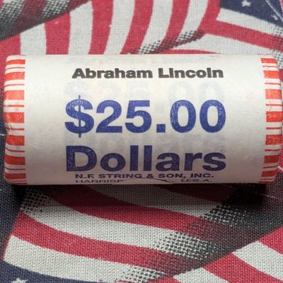Sale Photo Thumbnail #248: Roll of 25 - 2010 Abraham Lincoln Presidential Dollar Coins