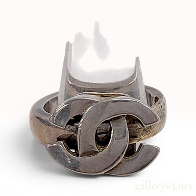 Sale Photo Thumbnail #600: Chanel Spring 2001 CC Logo Silver-Tone Fashion Ring