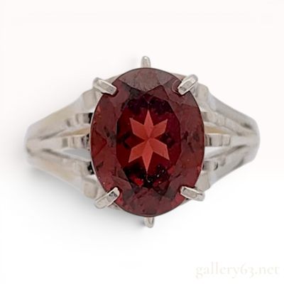 Sale Photo Thumbnail #584: 14 Karat Two-Tone Gold and Garnet Cocktail Ring