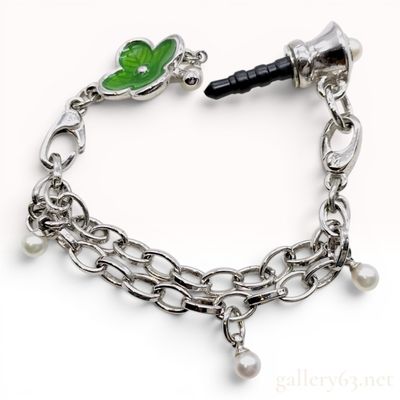 Sale Photo Thumbnail #155: Mikimoto Pearl and Enamel Four-Leaf Clover Mobile Phone Jack Charm