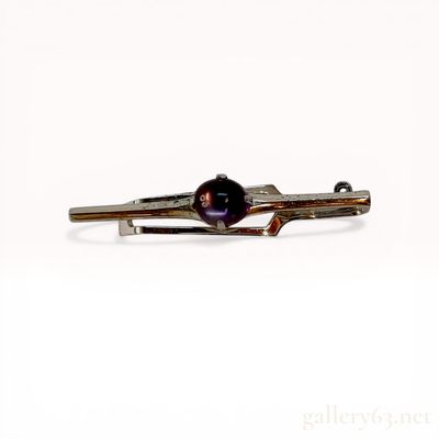 Sale Photo Thumbnail #26: Modernist Silver and Amethyst Cabochon Tie Clip