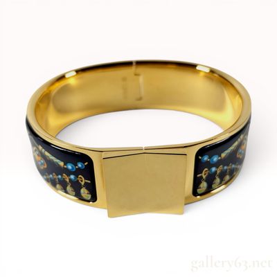 Sale Photo Thumbnail #544: Hermes Wide Printed Enamel Loquet Bracelet PM