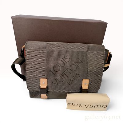 Sale Photo Thumbnail #531: Louis Vuitton Damier Geant Loup Messenger Bag in Earth Tone Woven Fabric