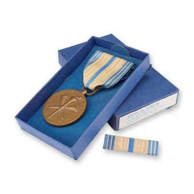 Sale Photo Thumbnail #330: U.S. Armed Forces Reserve Medal in Box