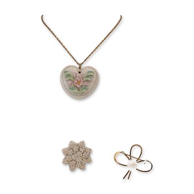 Sale Photo Thumbnail #419: 4pc Belleek and Wells Porcelain and Gold-Filled Jewelry Collection
