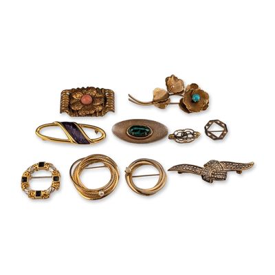 Sale Photo Thumbnail #367: 10pc Assortment of Vintage Costume Jewelry Brooches