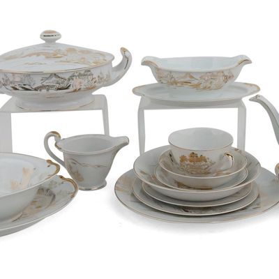 Sale Photo Thumbnail #133: Kutani Parcel-Gilt Dinner Service