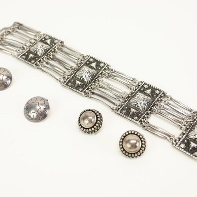 Sale Photo Thumbnail #78: Vintage Mexican Silver Aztec Pyramid Design Bracelet