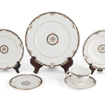 Sale Photo Thumbnail #132: Wedgwood "Osborne" Porcelain Dinner Service
