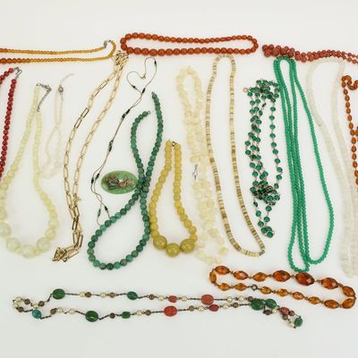 Sale Photo Thumbnail #71: Large Vintage Group of Assorted Ladies' Necklaces