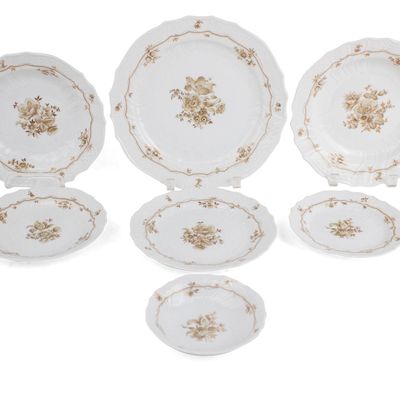 Sale Photo Thumbnail #122: Hutschenreuther Dresden Meersburg Plates and Bowls