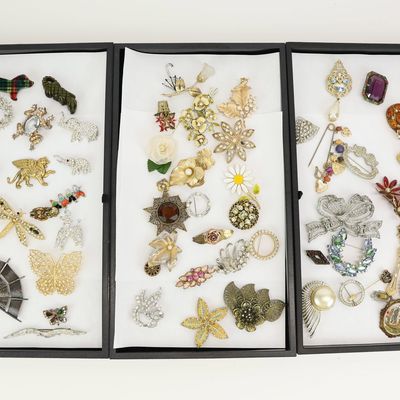 Sale Photo Thumbnail #72: Large Vintage Group of Assorted Ladies' Costume Jewelry