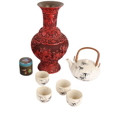 Sale Photo Thumbnail #332: Chinese Cinnabar Vase