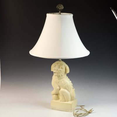 Chinoiserie Glazed Ceramic Foo Dog Table Lamp with Shou Character Finial